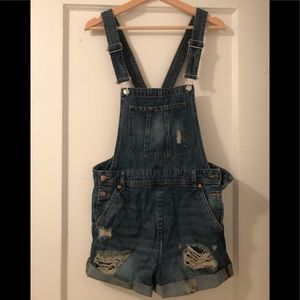Short overalls, never worn! Still has tag on.